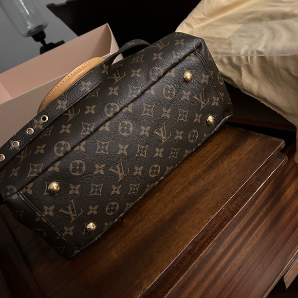 Authentic Louis Vuitton Grand Palais Handbag - Picture 2 of 7
